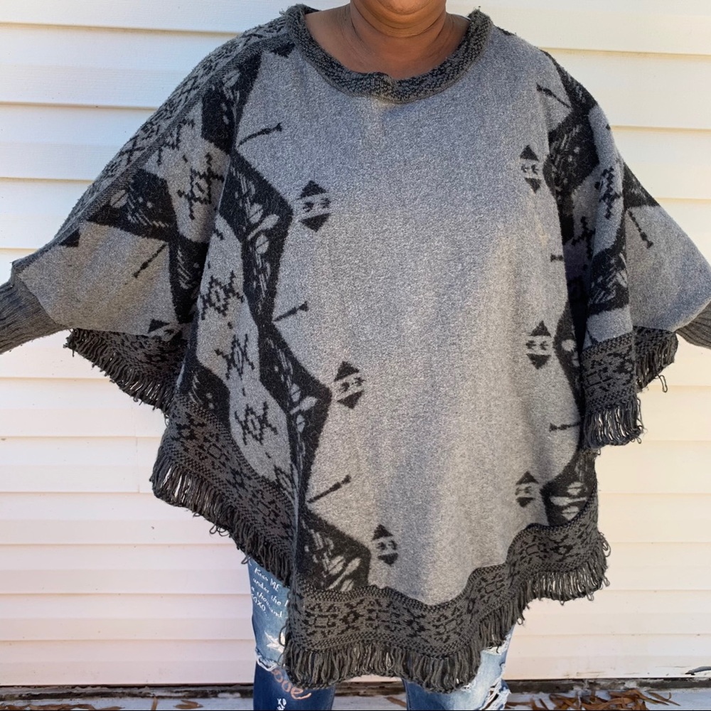 Gray Poncho sweater - Picture 1 of 6